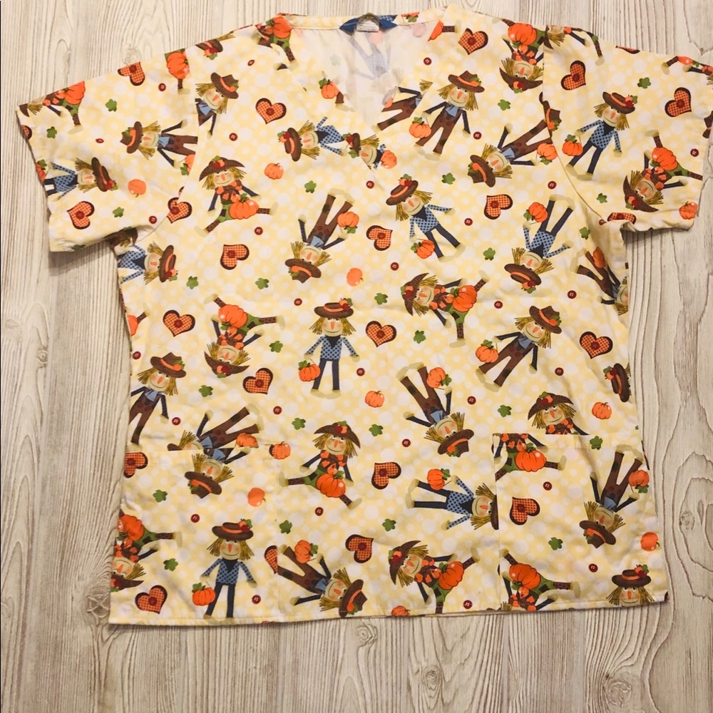 Scrub Wear  Scarecrow Scrubs Top🌸🌸
